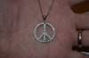 PANDANTIV + LANT ARGINT 925 - De firma SWAROVSKI - Make peace not war !
