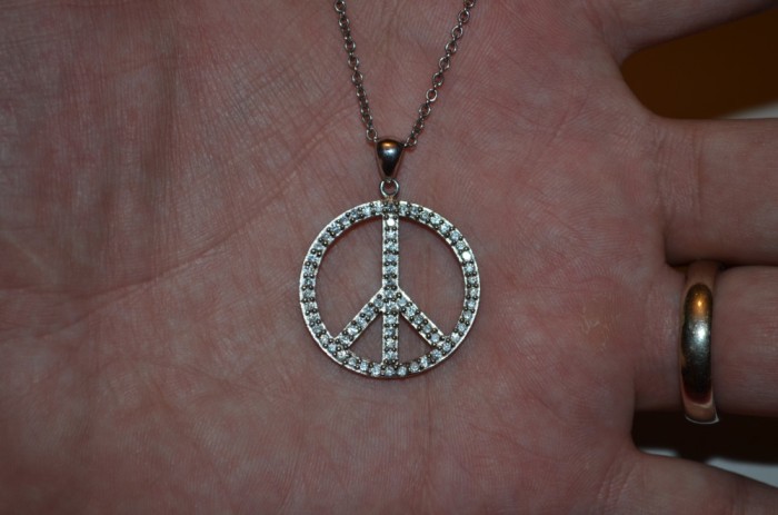 PANDANTIV + LANT ARGINT 925 - De firma SWAROVSKI - Make peace not war !