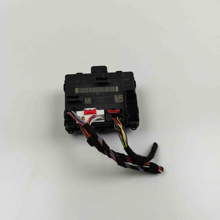 Modul de control ușă dreapta față VW PASSAT Variant B8 3G5 2020 OEM: 5Q0959593K,5Q0959593F 30436292