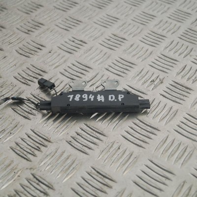 Amplificator de antena PORSCHE 911 Targa 997 2009 OEM: 997.647.118.00 | 2456994 foto