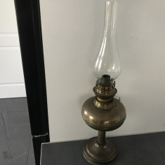 Interesantă lampa pe gaz lampant,veche,din alama ,marcată Lecellier Viledieu .