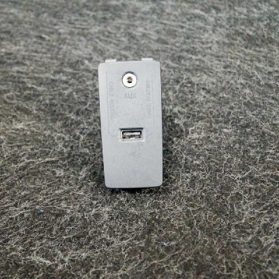 Port USB/AUX-In VOLVO XC90 II 2017 OEM: 31389705 3399031 foto