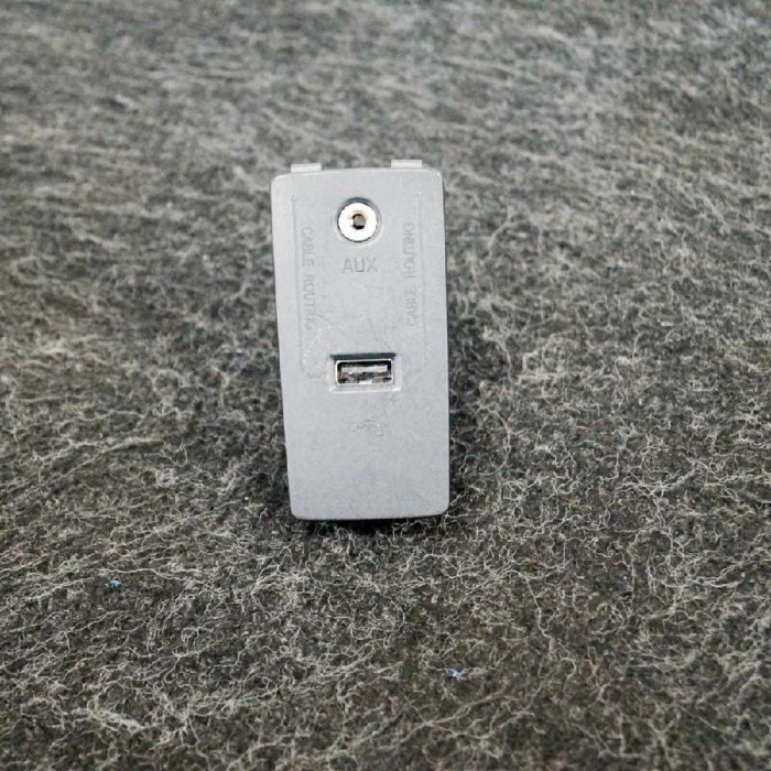 Port USB/AUX-In VOLVO XC90 II 2017 OEM: 31389705 3399031