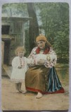 Carte postala, mama cu copii in costume traditionale, perioada interbelica