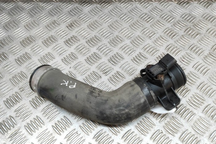 Furtun intercooler st&acirc;nga VW TRANSPORTER V T5 Furgon 2015 OEM: 0281002977,03G906051E,7E0145790,7E0145941 22896429