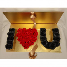 Aranjament Floral Trandafiri Sapun - Cutie I Love You Gold 33 Trandafiri Rosu cu Negru