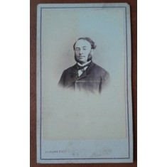 Fotografie tip CDV, barbat cu perciuni, inceput de scol XX