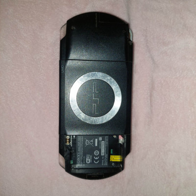 Consola PSP Sony,pentru piese,se vinde ca defecta fara baterie sau alte accesori foto