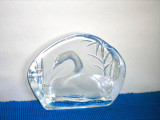 Cumpara ieftin Sculptura full lead crystal, handmade &ndash; Lebada 3 - design Mats Jonasson, Maleras