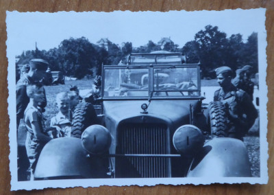 2 fotografii din al doilea razboi mondial ; masini aliate foto