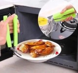 Cumpara ieftin Maner universal, cleste pentru manevrare tavi si oale fierbinti, cu sistem de