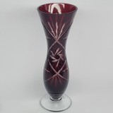 Vaza romaneasca cristal rosu rubin, veche, vintage