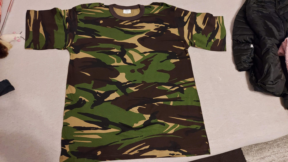 Tricou Mozaic Militar marimea 54/1 .Tricoul este Nou Nout | Okazii.ro