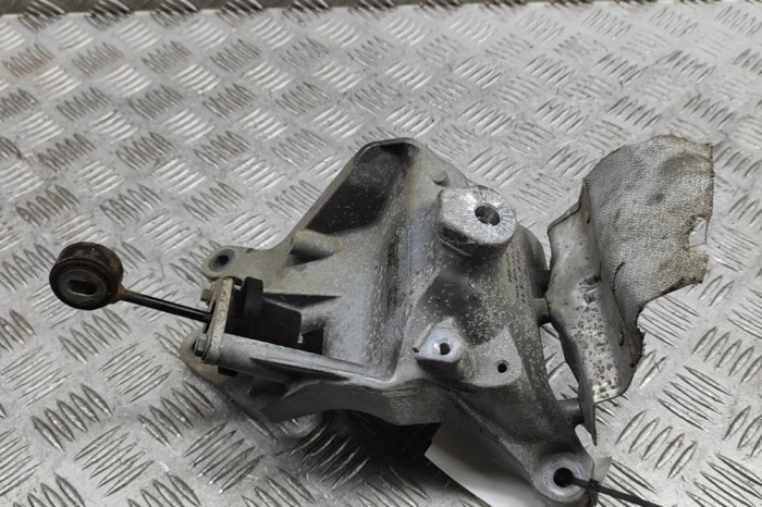 Suport motor dreapta AUDI Q7 4M 2017 OEM: 4M0199308BM 28834347