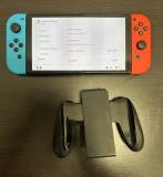 Nintendo Switch OLED HEG-001 + Joy-Con originale + Grip &ndash; fara dock / incarcator