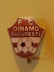 Insigna fotbal - FC DINAMO BUCURESTI foto