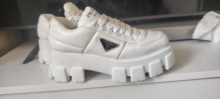 Adidasi Prada
