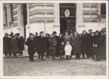 P1605 Veterani rom&acirc;ni din Primul Război Mondial &icirc;n fața Liceului &bdquo;Emanuil Gojdu&rdquo; din Oradea, anii 1930