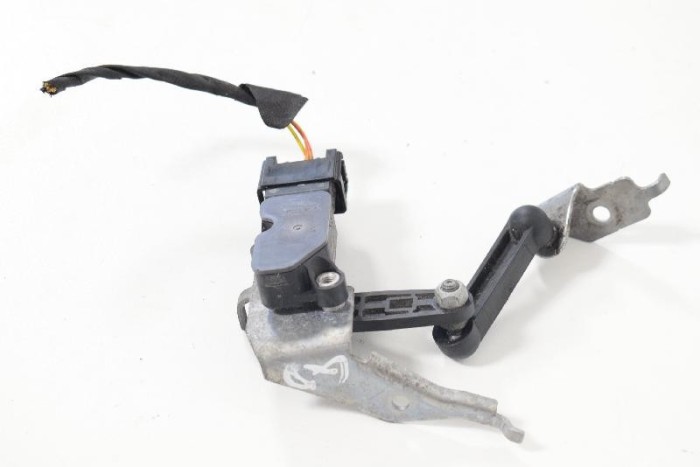 Senzor de nivel &icirc;nălțime dreapta spate VOLVO XC90 II 2017 OEM: 31406563 3093900