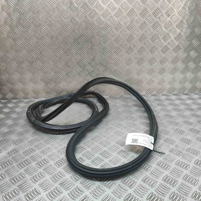 Garnitura ușă dreapta față SKODA OCTAVIA IV Combi NX5 2024 OEM: 5E3867365B