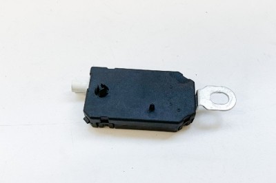 Amplificator de antena TESLA MODEL 3 2018 OEM: 1079735-00-A,920-573-003 10884679 foto