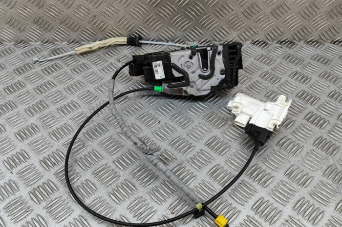 &Icirc;ncuietoare ușă dreapta spate MERCEDES-BENZ S W222, V222, X222 2015 OEM: A2227601600,A0997303400 30467673