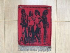 sacosa mica din panza veche din anii &#039;70 - &#039;80 fata verso cu formatiile abba si boney m
