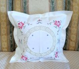 Fata de perinuta Vintage din bumbac cu broderie tip quilt si insertie crosetata manual.