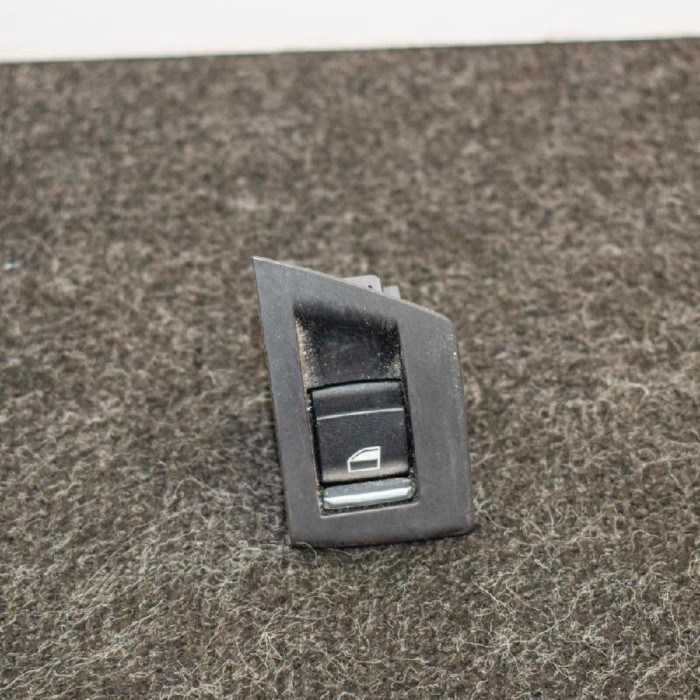 Buton geam ușă dreapta spate BMW 5 F10 2012 OEM: 92419499183548 2945819