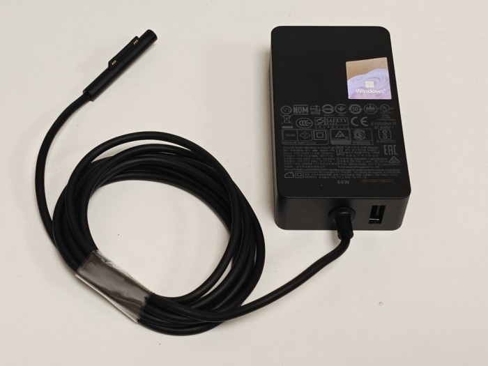 Incarcator Microsoft Surface Pro 5, Model 1800, SU10528-16007, 15V, 2.38A, 44W