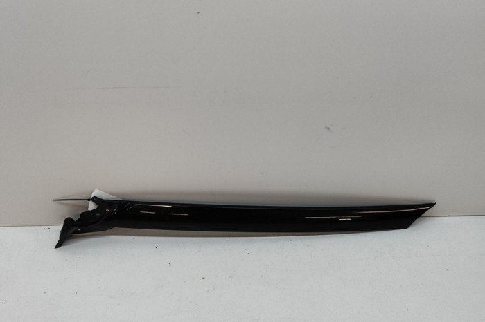 Ornament vertical parbriz dreapta LAND ROVER RANGE ROVER VELAR L560 2018 OEM: J8A2-025A52-A | 27452262