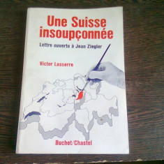 UNE SUISSE INSOUPCONNEE - VICTOR LASSERRE (CARTE IN LIMBA FRANCEZA)