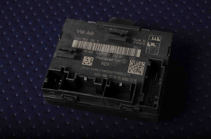 Modul de control ușă dreapta față VW PASSAT B8 3G2 2017 OEM: 5Q0959392E 2583627