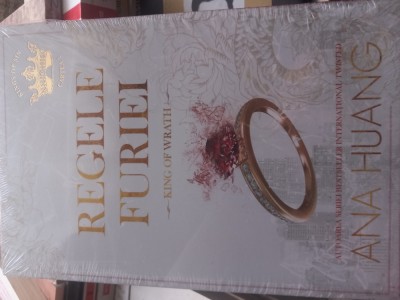ANA HUANG - REGELE FURIEI foto