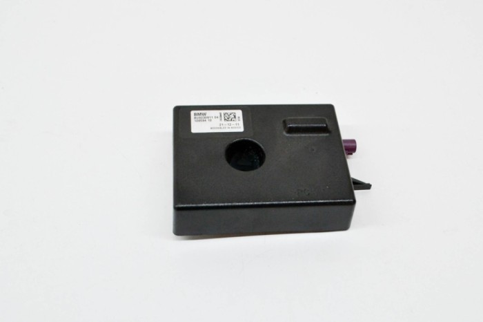 Amplificator de antena BMW 3 F30, F80 2012 OEM: 9230911,10859410,28330448 15243569