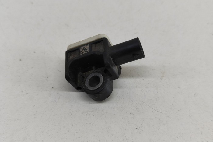 Senzor de impact dreapta față CITRO&Euml;N DS7 Crossback 2021 OEM: 9813701080 27639003