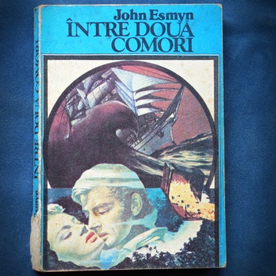 INTRE DOUA COMORI - JOHN ESMYN foto