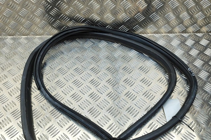 Garnitura ușă dreapta spate TOYOTA PRIUS _W3_ 2015 OEM: 62331-47030-C0 | 32045833