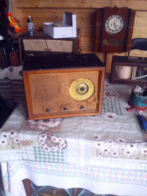 Radio Vechi pe lampi Record S49U Radio Popular foto