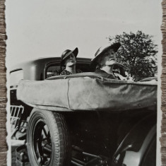 Doamne in automobil de epoca, Bucuresti 1938// fotografie