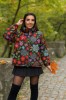 Geaca dama cu gluga si imprimeu flori pe fond negru