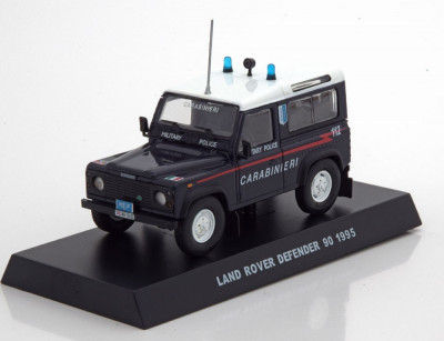 Macheta Land Rover Defender 1996 Carabinieri - Altaya 1/43 foto