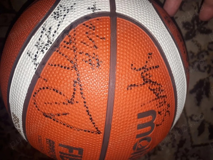 Baschet CS Valcea --Minge cu autografe --Banii merg la un baiat bolnav
