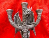 SFESNIC TREI BRATE STIL GOTIC DECORAT CU DRAGON SI PENTAGRAMA 29.5 CM