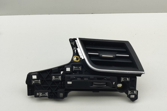 Gura de ventilație planșa de bord AUDI Q7 4M 2016 OEM: 4M2820902AK,4M2820902 | 31800528