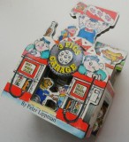 3 Pigs Garage - Peter Lippman (Mini House Book) - Carte in Engleza, Noua/Anticariat, Stare Buna/Foarte Buna