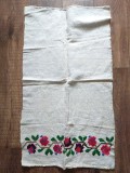 Prosop stergar vechi taranesc de canepa, cu cusatura manuala - flori / motiv floral, 46cm latime x 84cm lungime