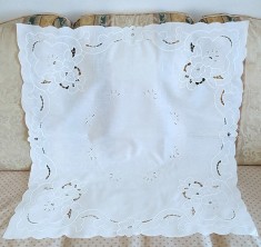 Fata de masa Vintage din bumbac cu broderie cu panglici si bride