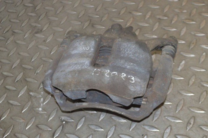Etrier de fr&acirc;nă dreapta față VW PASSAT B8 3G2 2016 12048606