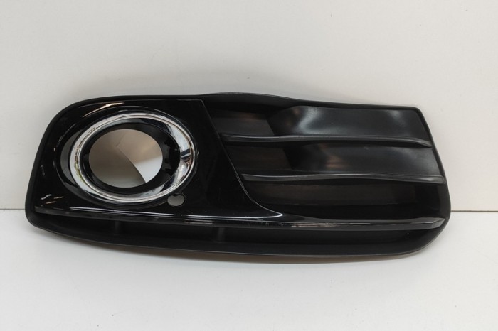 Grila dreapta față AUDI Q5 8R 2009 OEM: 8R0807682J 29574910